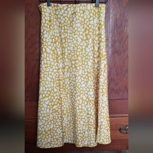 NWOT Beautiful silky soft yellow animal print skirt. Calf length. Women's M.